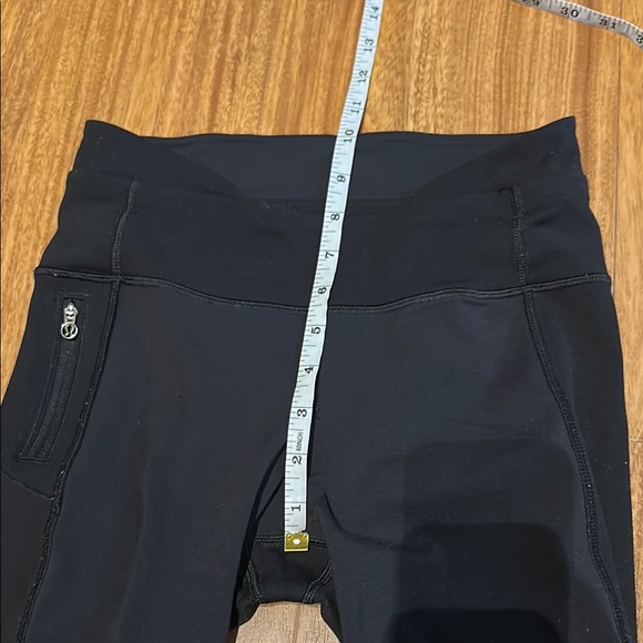 Lululemon crop atheltic pants with zip pocket - Picture 5 of 11
